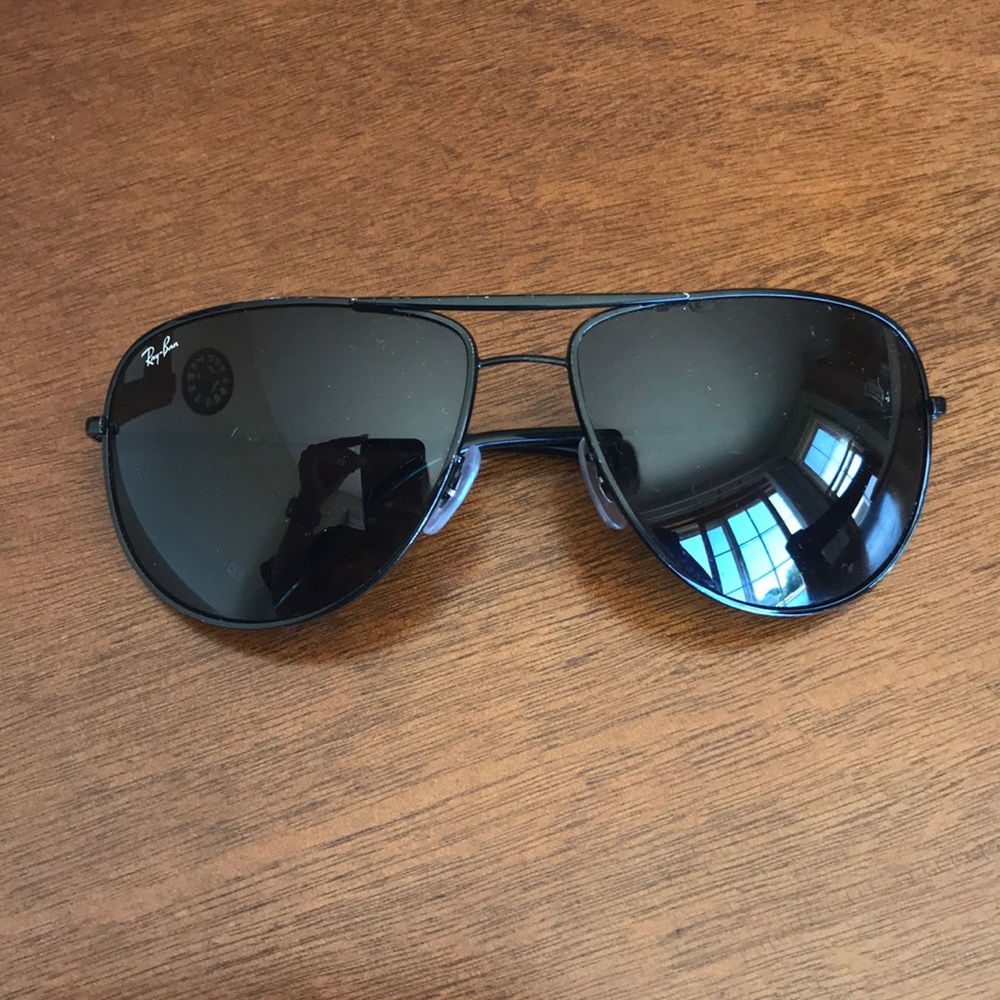 Black Aviator Raybans